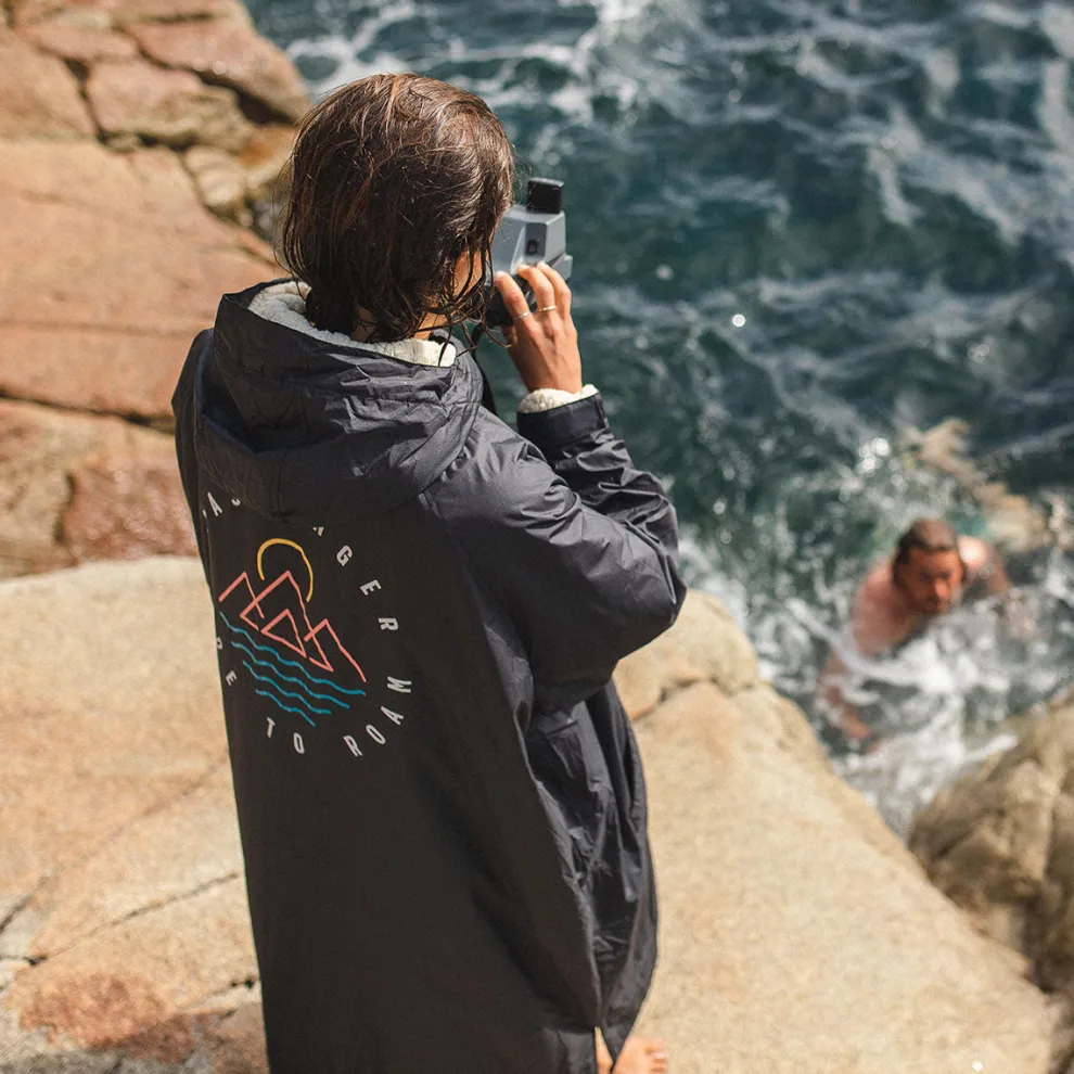 Escapism Recycled Sherpa Lined Changing Robe