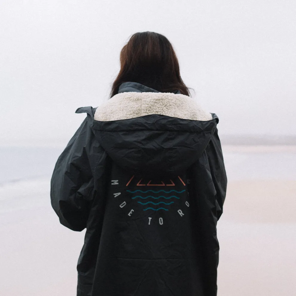 Escapism Recycled Sherpa Lined Changing Robe